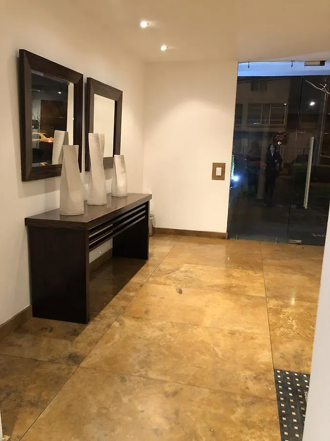 アパート Swiss Plaza Suite キト